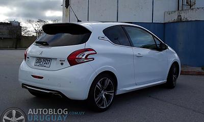 Peugeot 208 GTi - Uruguay