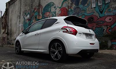 Peugeot 208 GTi - Uruguay