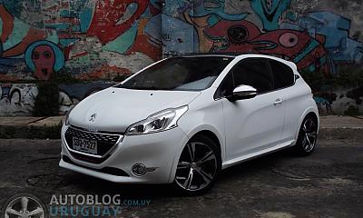 Peugeot 208 GTi - Uruguay