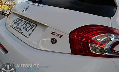 Peugeot 208 GTi - Uruguay