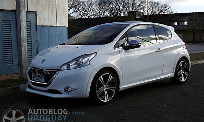 Peugeot 208 GTi - Uruguay