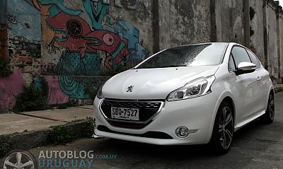 Peugeot 208 GTi - Uruguay