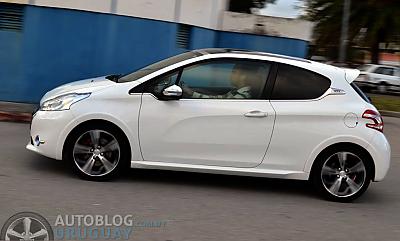 Peugeot 208 GTi - Uruguay