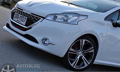 Peugeot 208 GTi - Uruguay