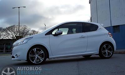 Peugeot 208 GTi - Uruguay