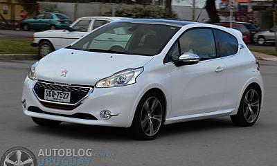 Peugeot 208 GTi - Uruguay