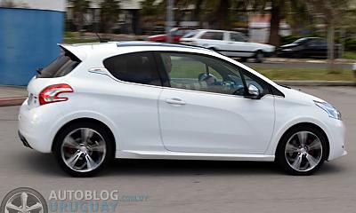 Peugeot 208 GTi - Uruguay